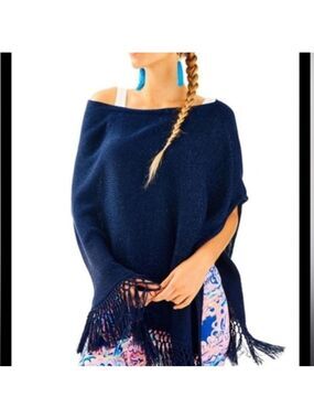 Like new Lilly Pulitzer Floreanna Fringed Sweater Shawl Poncho Navy OS